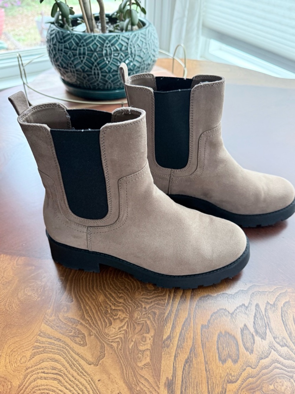 Old Navy Taupe Chelsea Ankle Boots Size 7